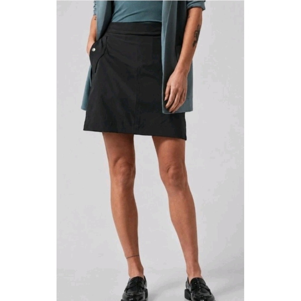 Athleta Vienna Cargo Skort Size 6 Solid Black